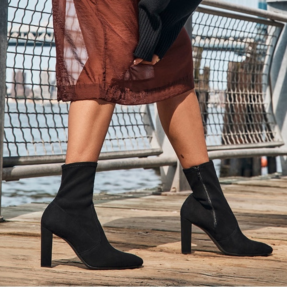 Inez Paz 90 Stretch in black suede size 9